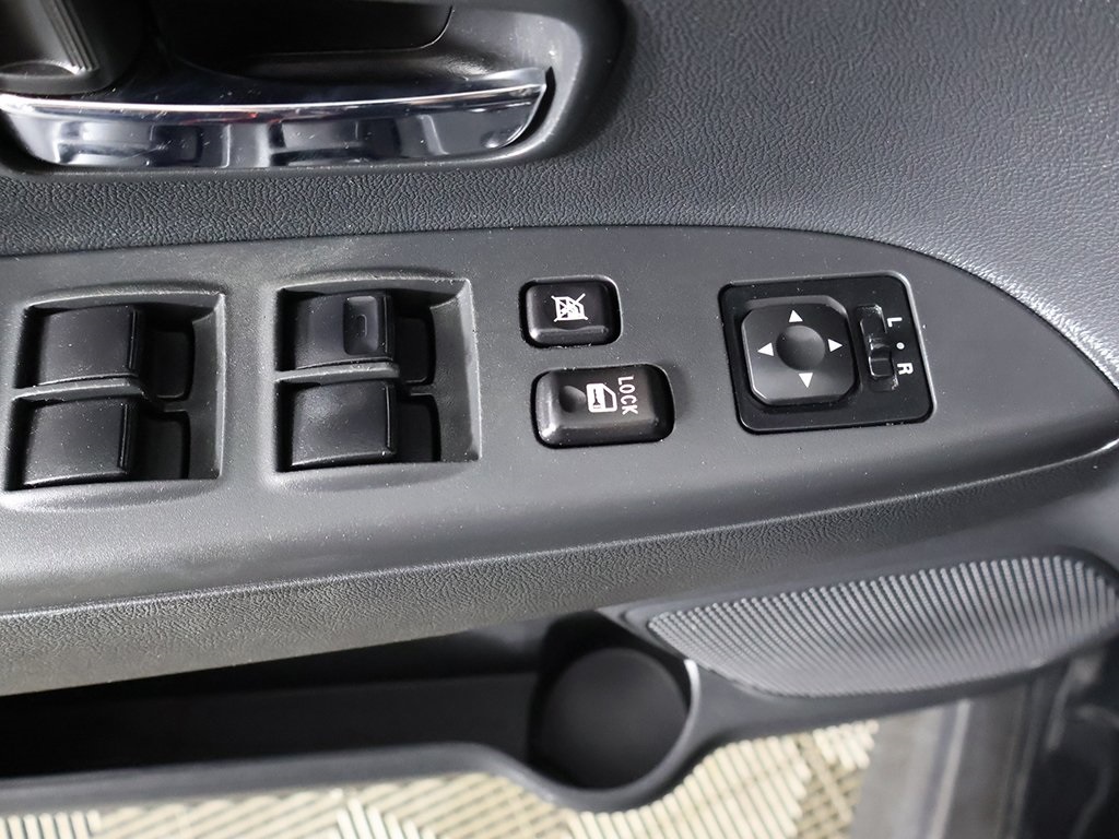 Vehicle image 33 of 49