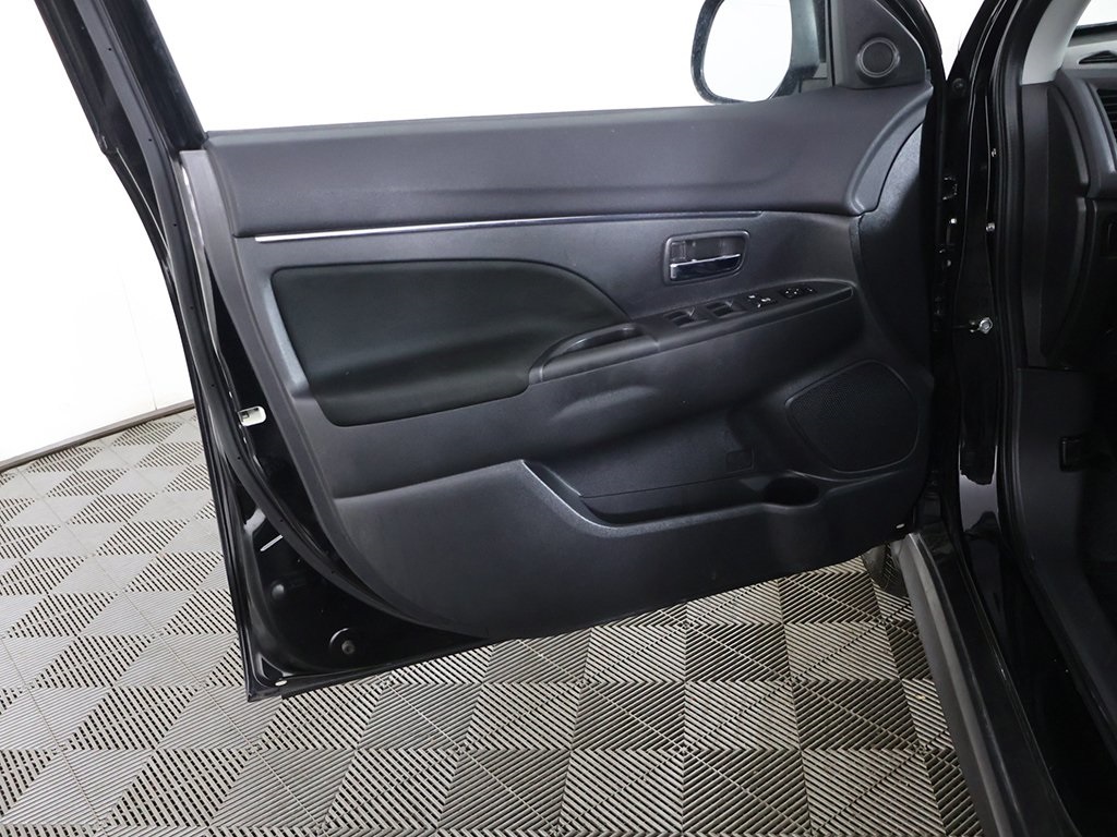 Vehicle image 20 of 49