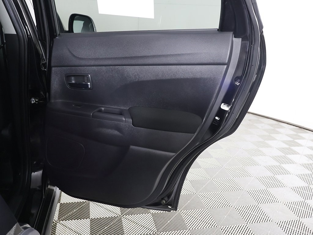 Vehicle image 23 of 49