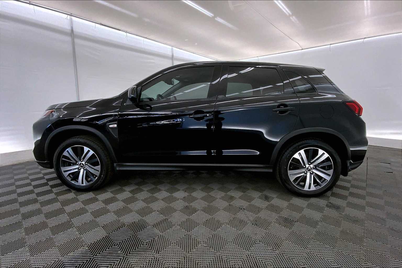 Vehicle image 8 of 33