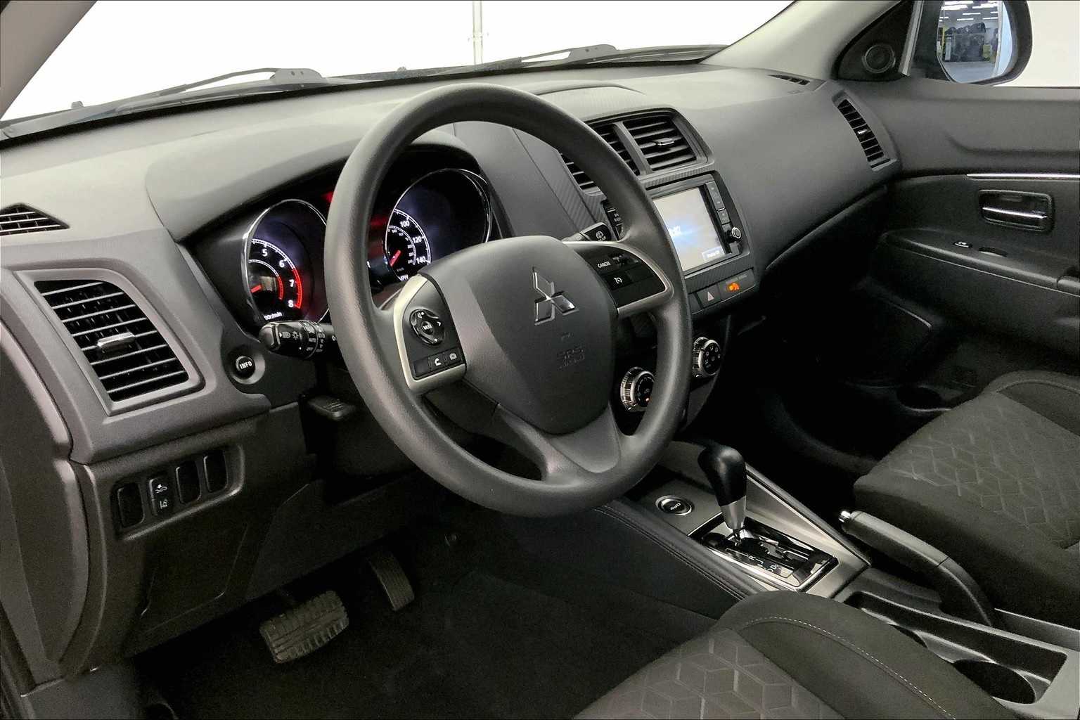 Vehicle image 9 of 33