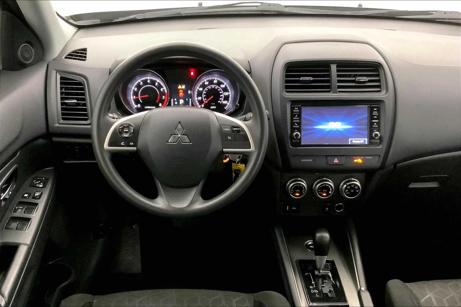 Vehicle image 17 of 33