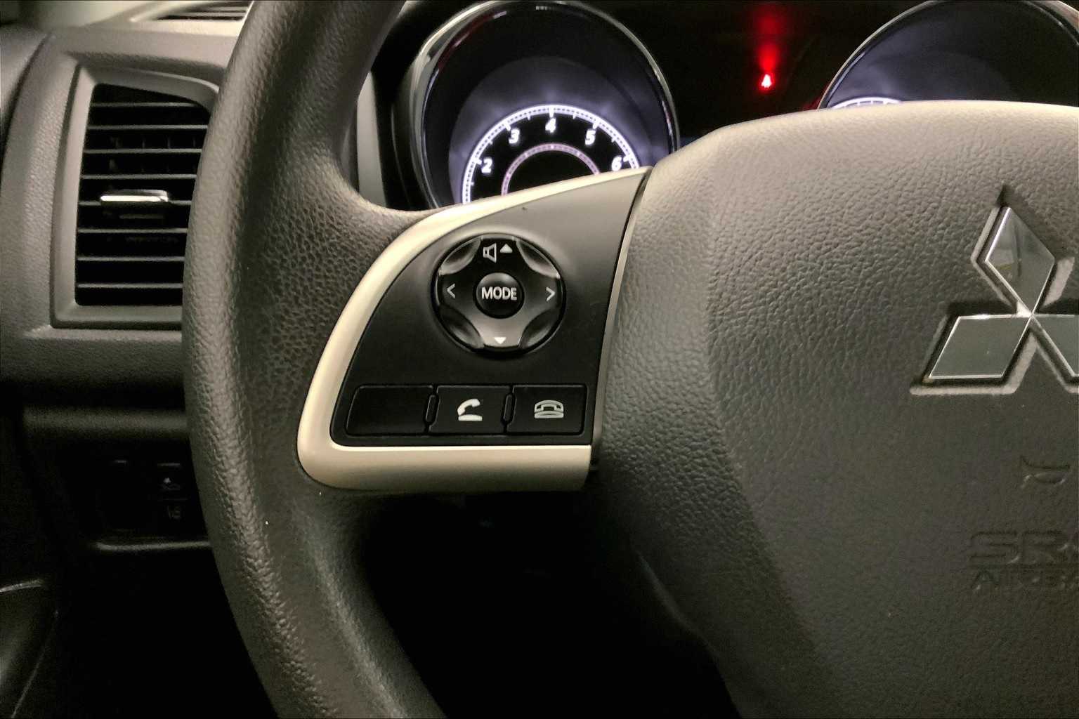 Vehicle image 25 of 33