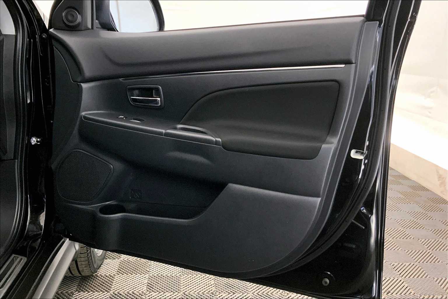Vehicle image 29 of 33