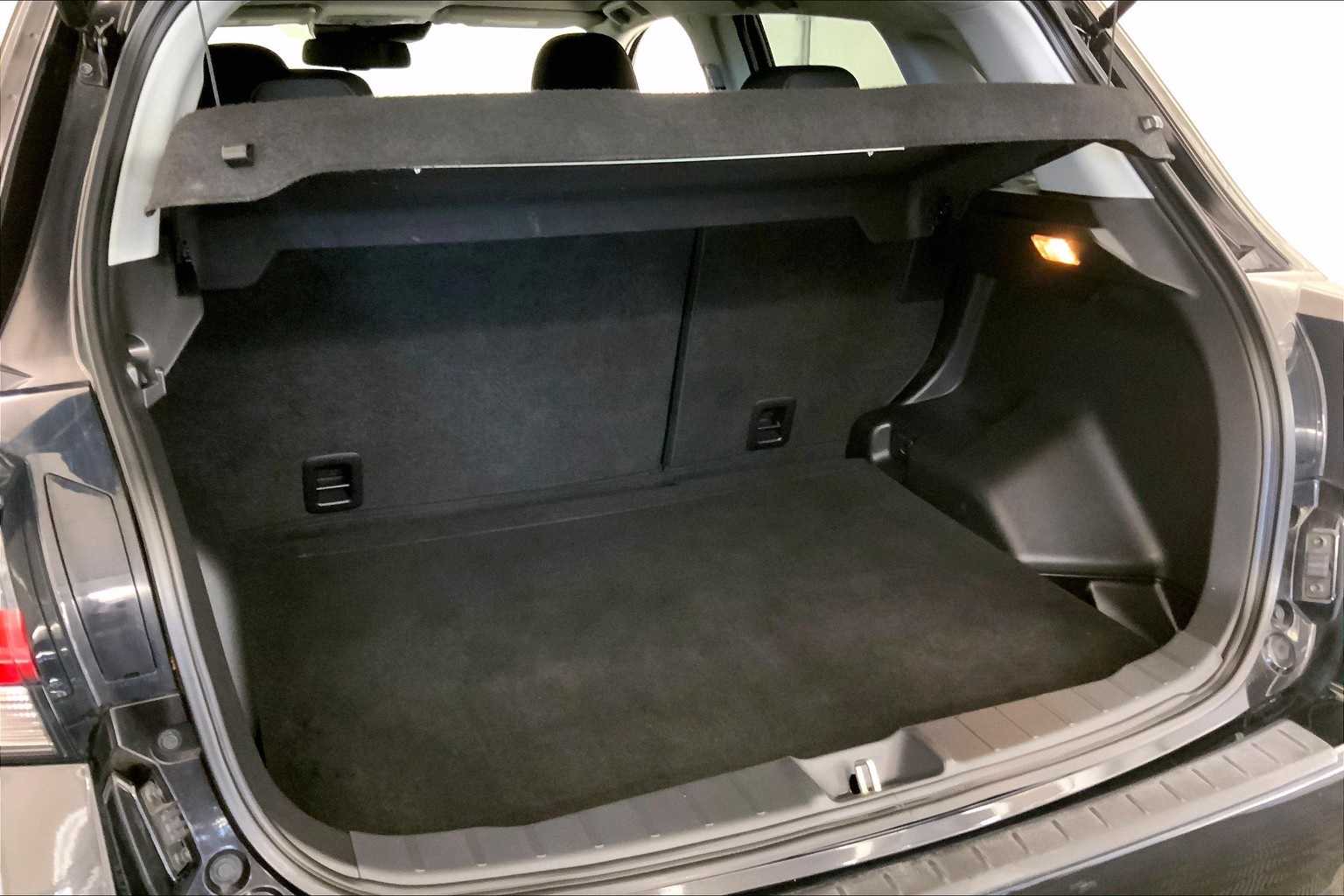 Vehicle image 21 of 33