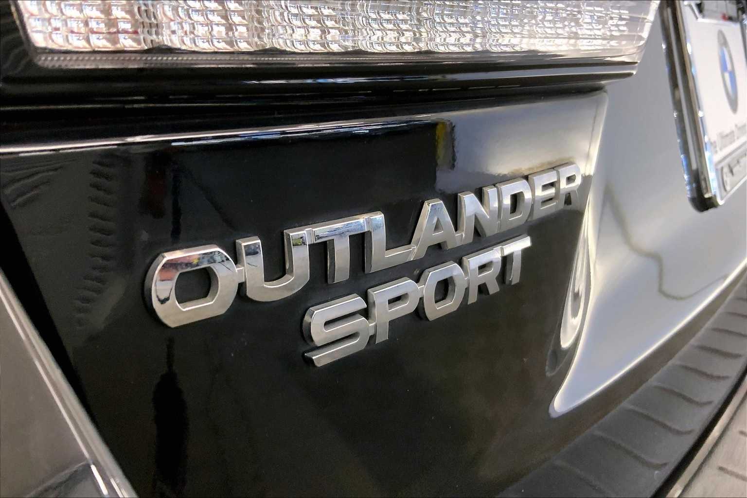 Vehicle image 10 of 33