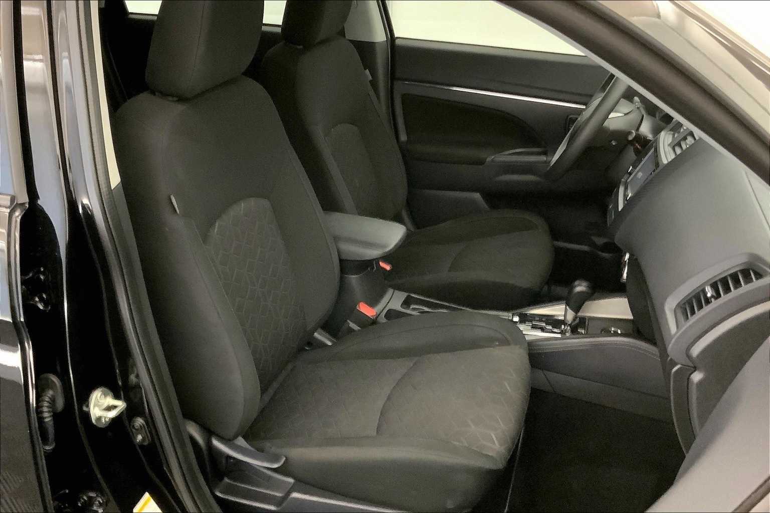 Vehicle image 16 of 33