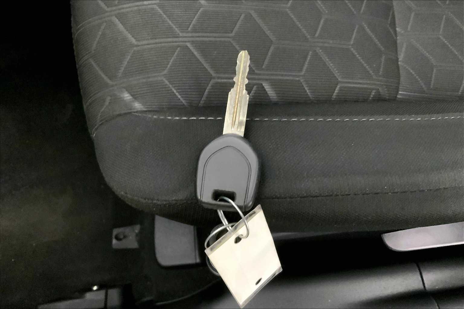 Vehicle image 22 of 33