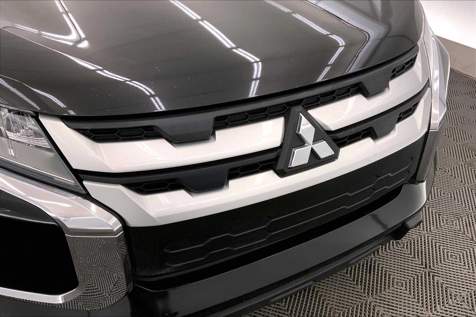 Vehicle image 2 of 33