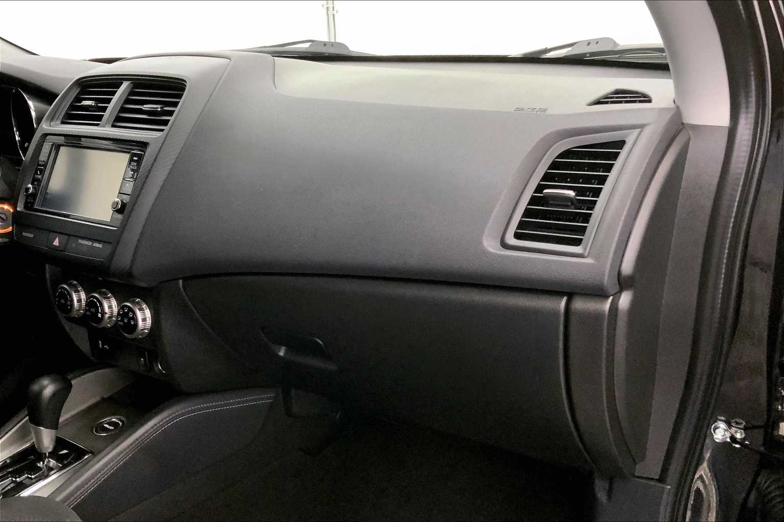 Vehicle image 24 of 33