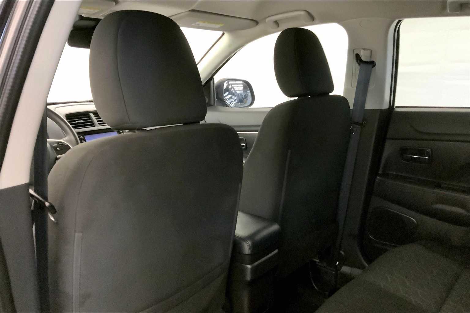 Vehicle image 15 of 33