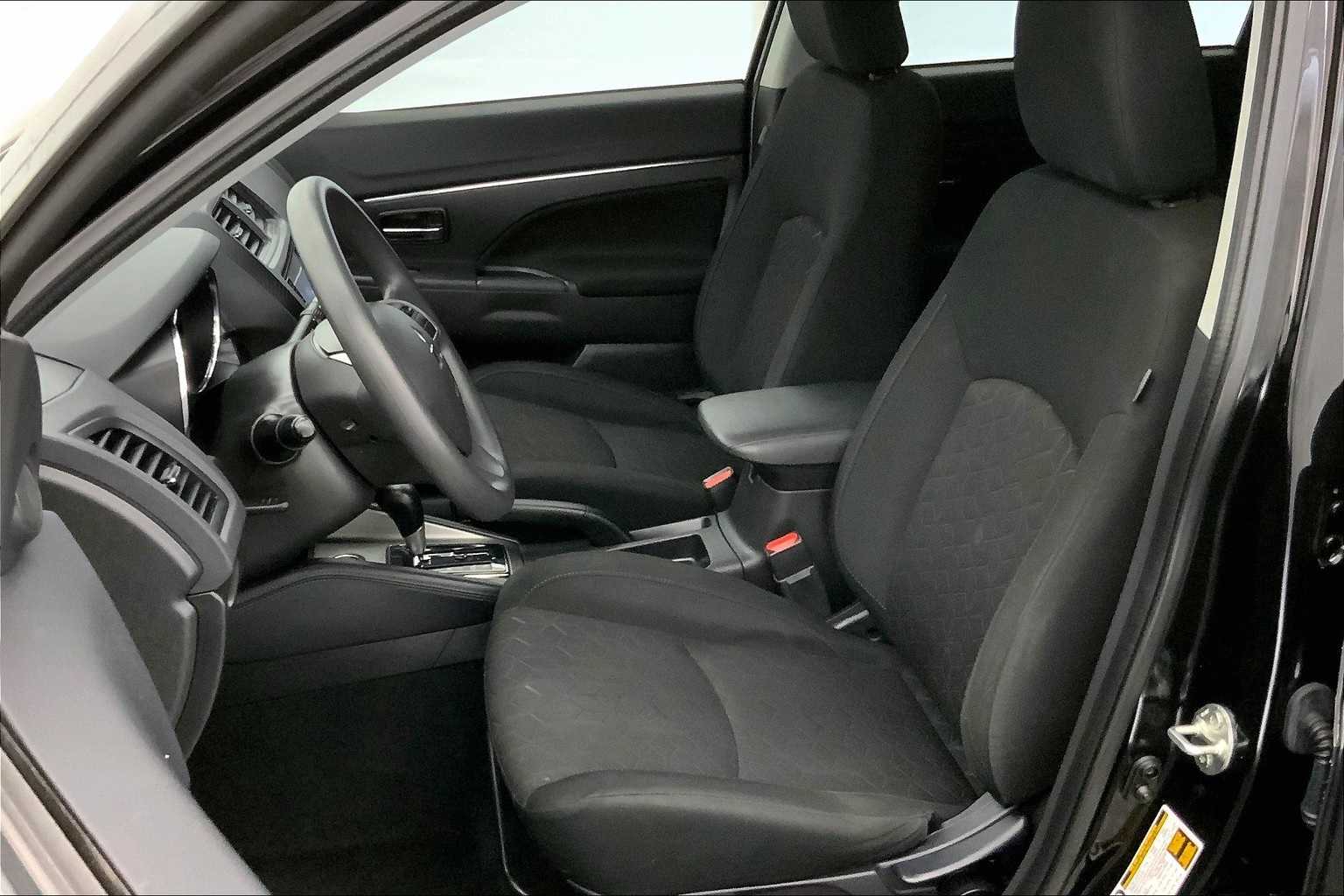 Vehicle image 14 of 33