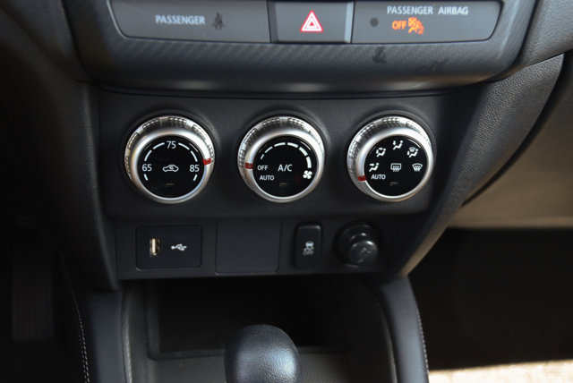 Vehicle image 33 of 35