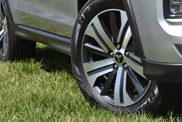 Vehicle image 10 of 35