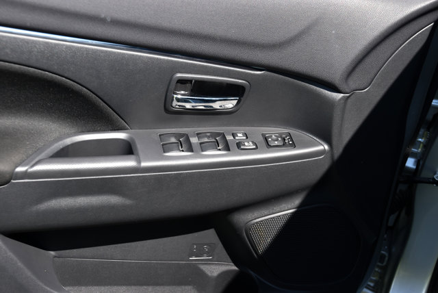 Vehicle image 21 of 35