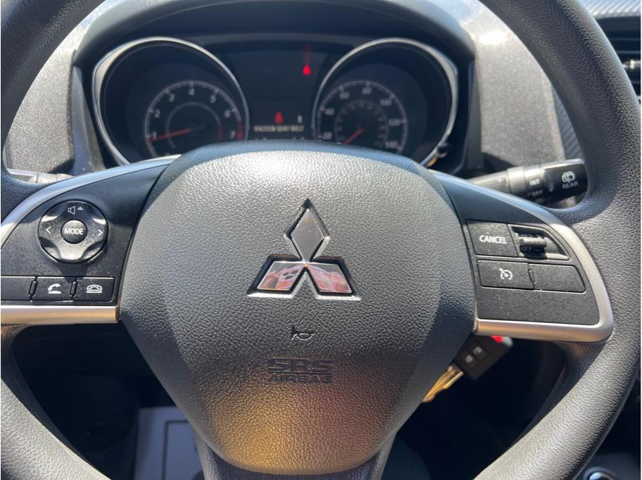 Vehicle image 11 of 22