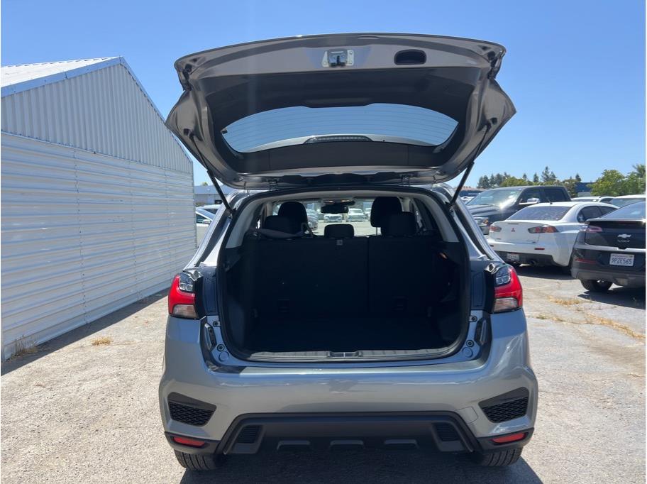 Vehicle image 10 of 22