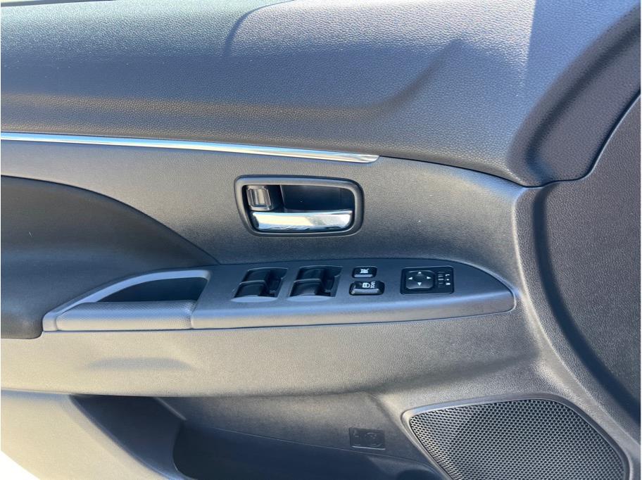 Vehicle image 17 of 22