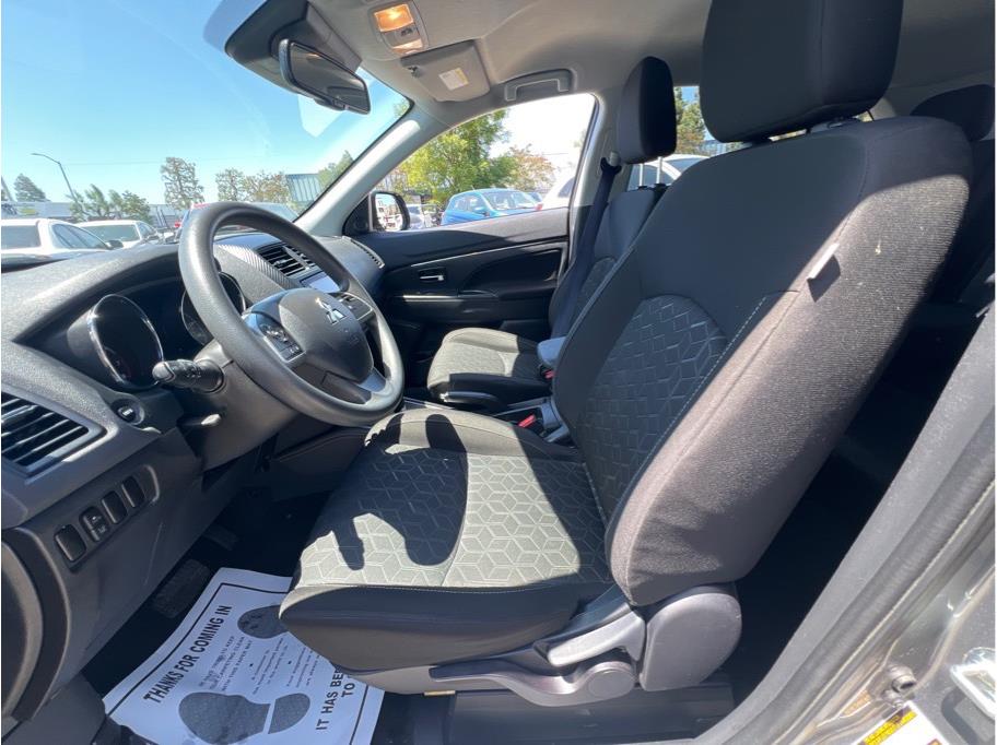 Vehicle image 18 of 22