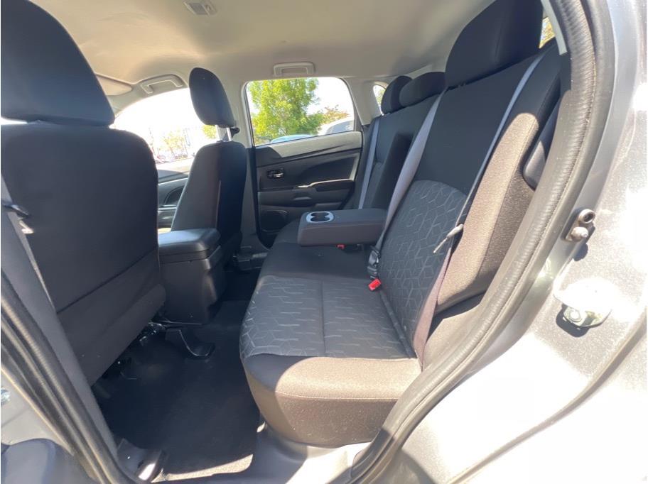 Vehicle image 19 of 22