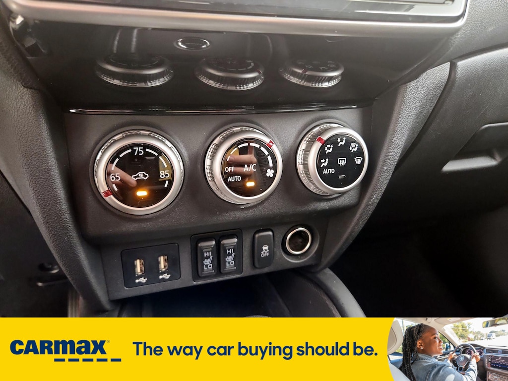 Vehicle image 21 of 27