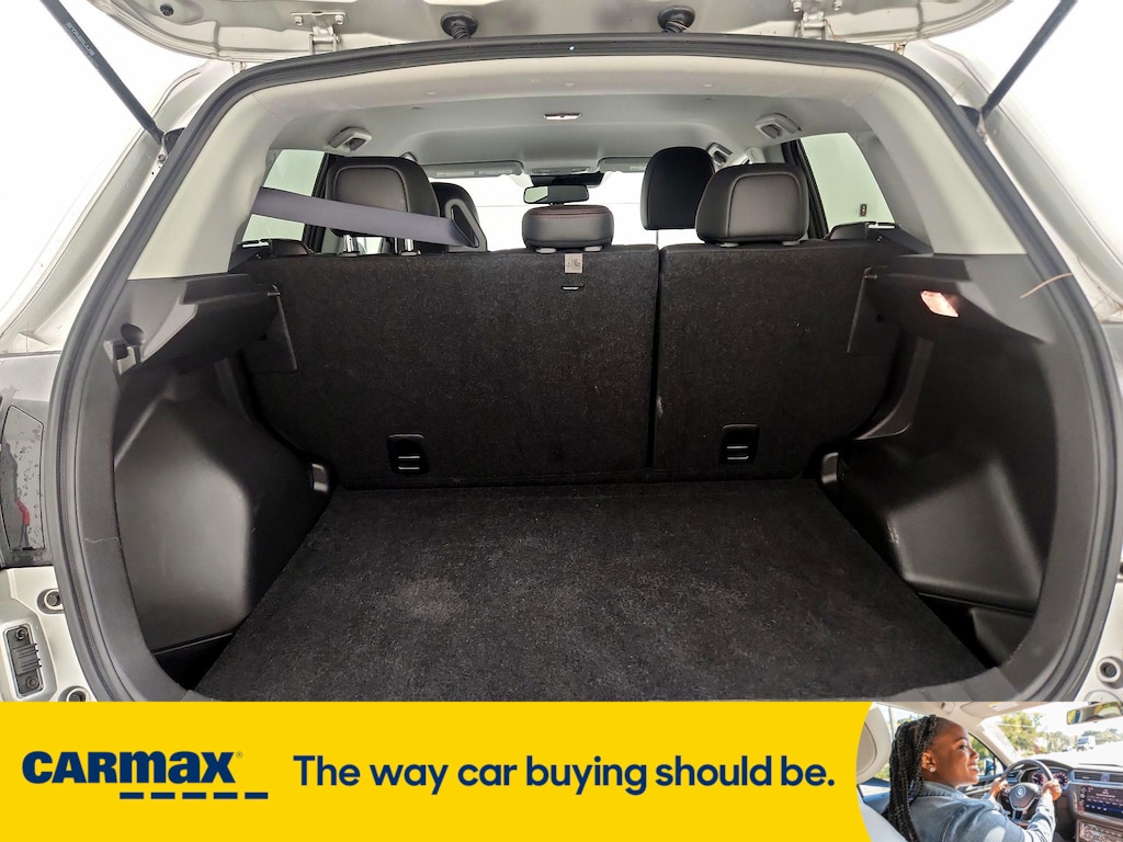 Vehicle image 10 of 27