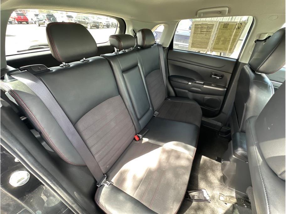 Vehicle image 21 of 25