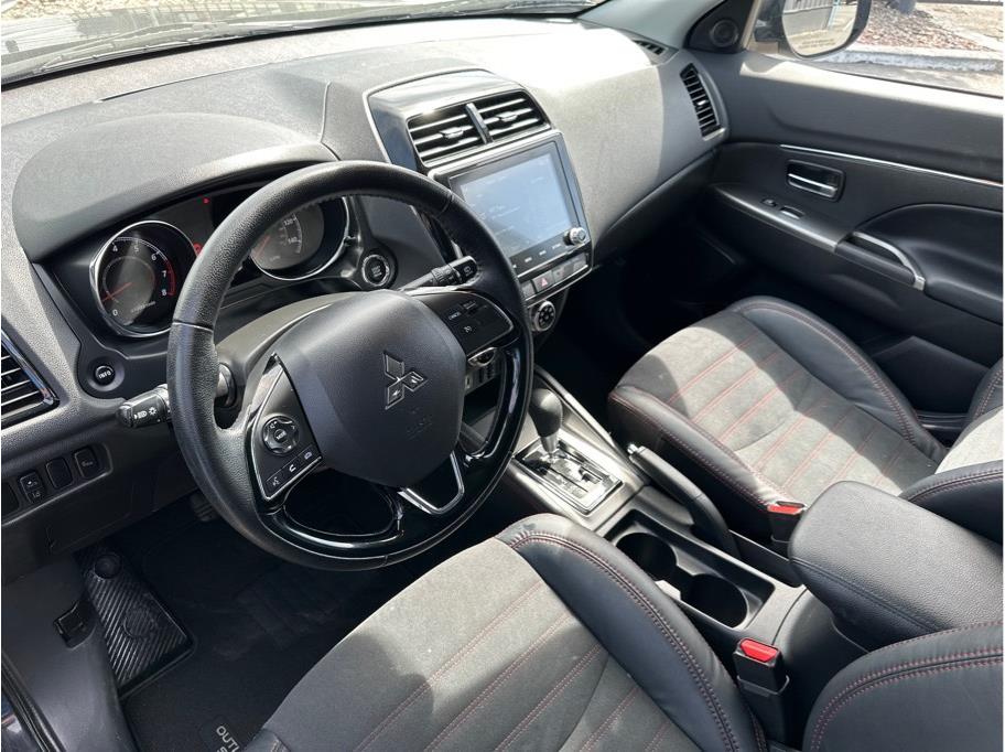 Vehicle image 10 of 25