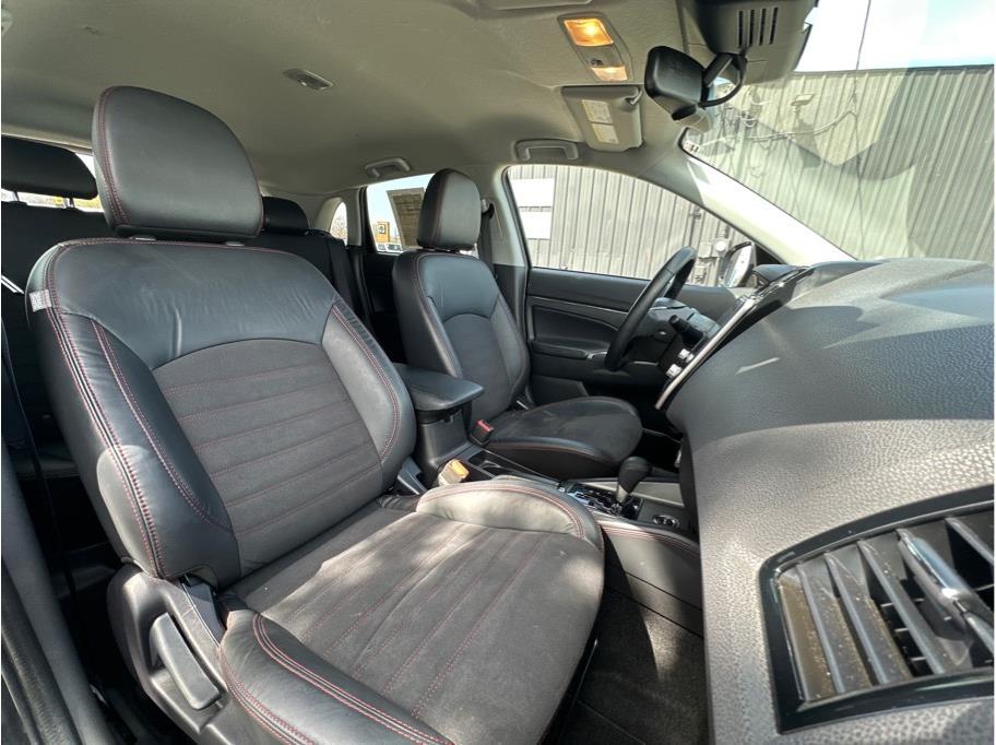 Vehicle image 20 of 25