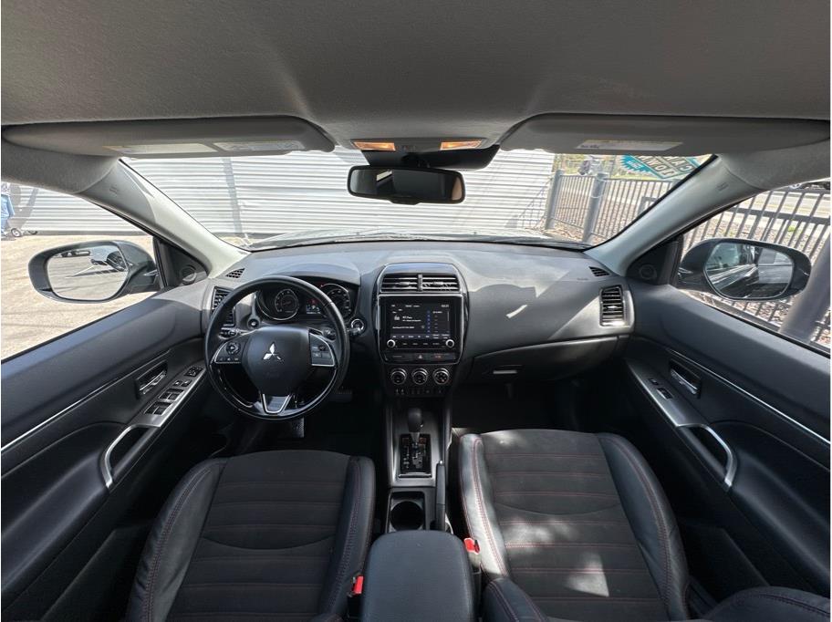 Vehicle image 14 of 25