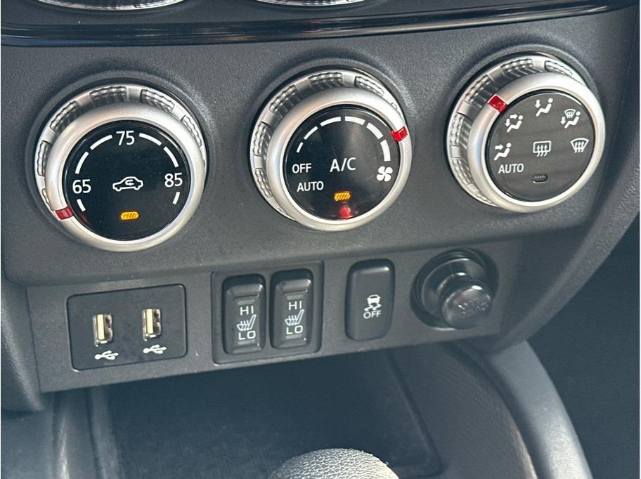 Vehicle image 17 of 25