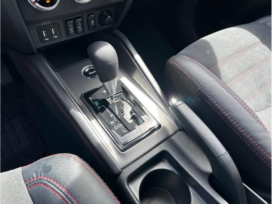 Vehicle image 18 of 25