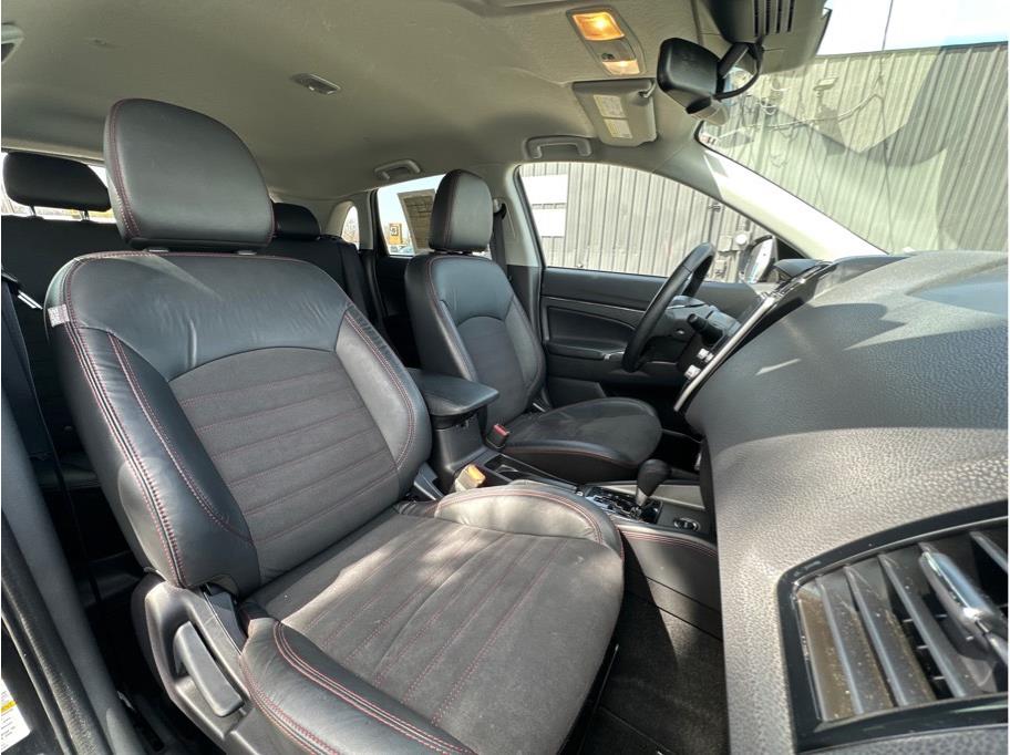 Vehicle image 11 of 25