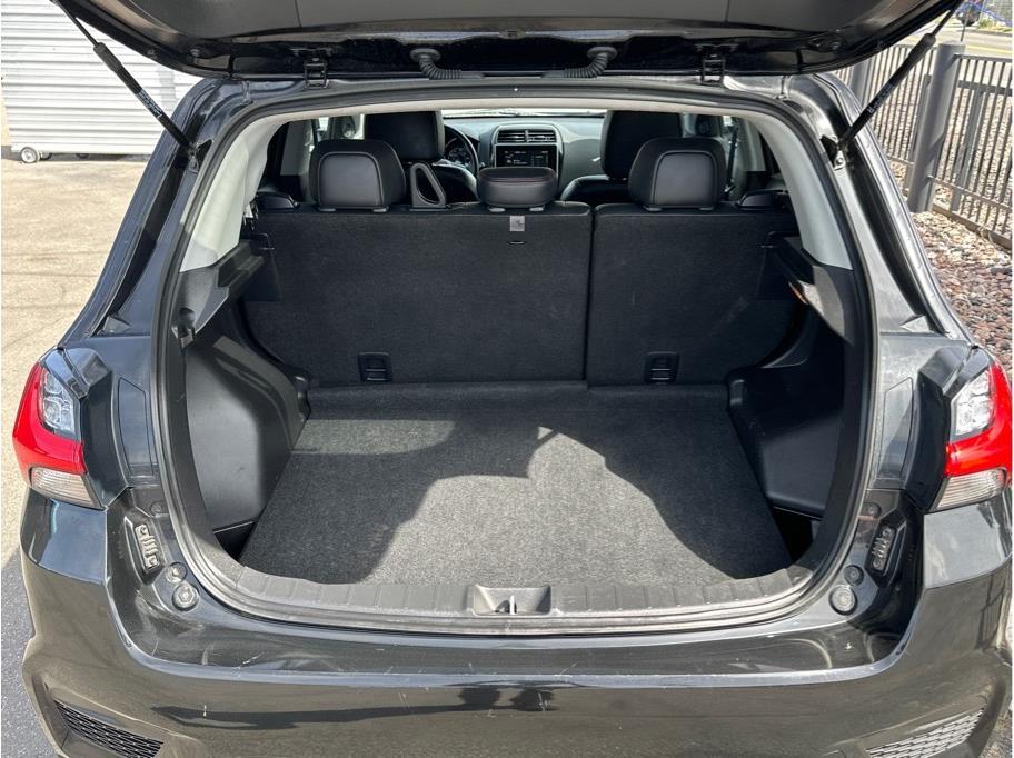 Vehicle image 23 of 25