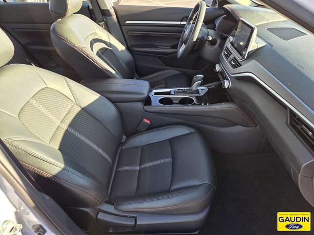 2023 Nissan Altima 2.5 SR Image 12 of 25
