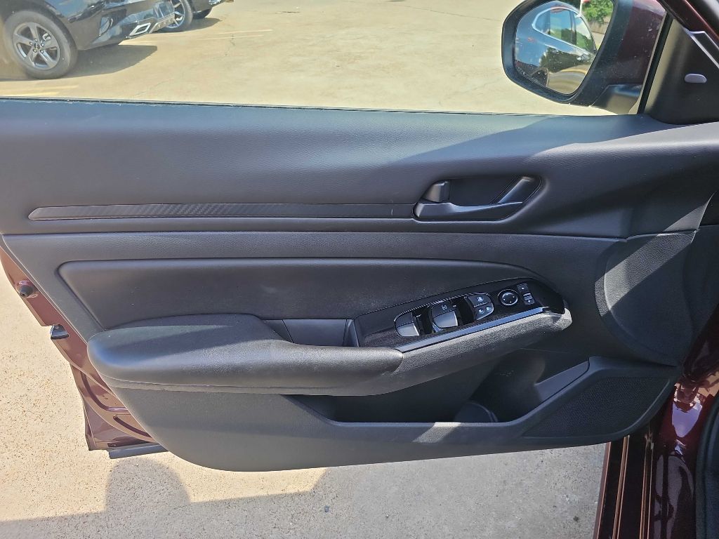 Vehicle image 24 of 36