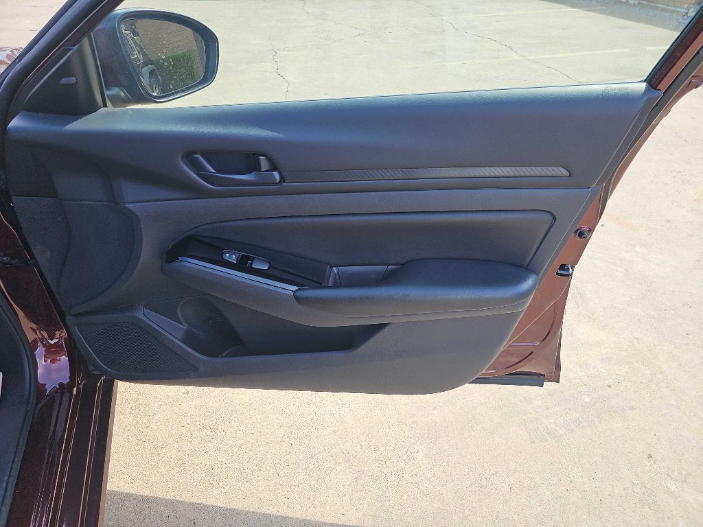 Vehicle image 26 of 36