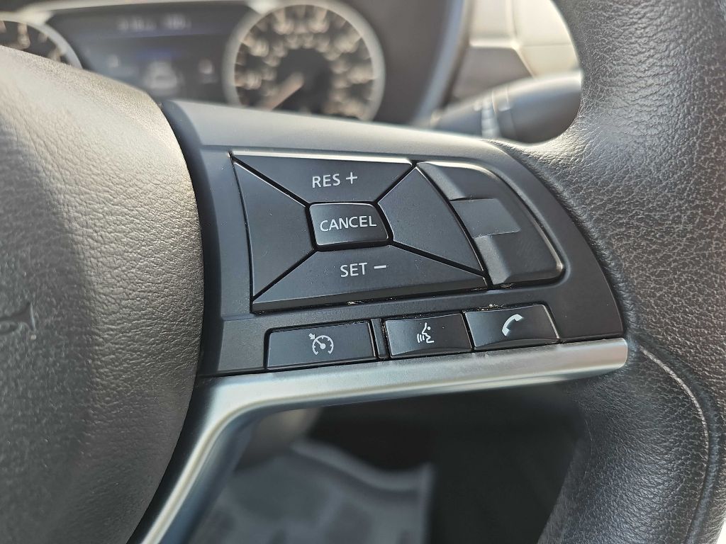 Vehicle image 29 of 36