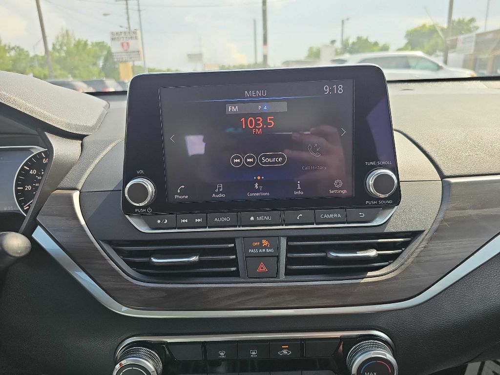 Vehicle image 21 of 36