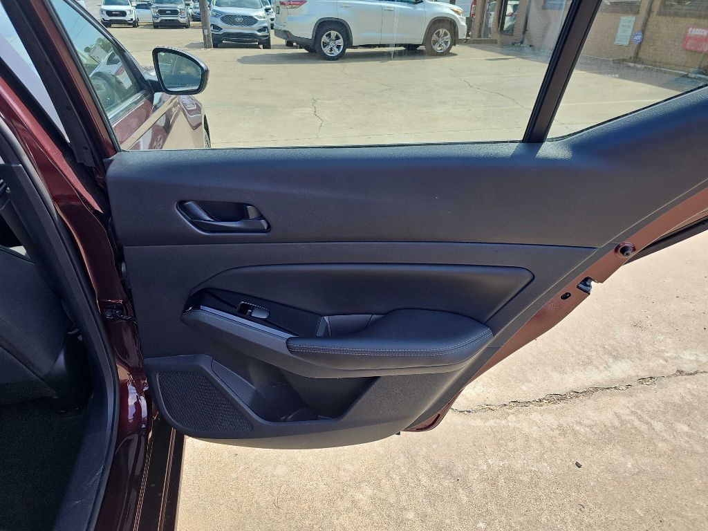Vehicle image 31 of 36