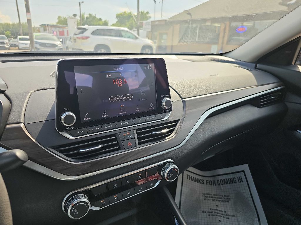 Vehicle image 22 of 36