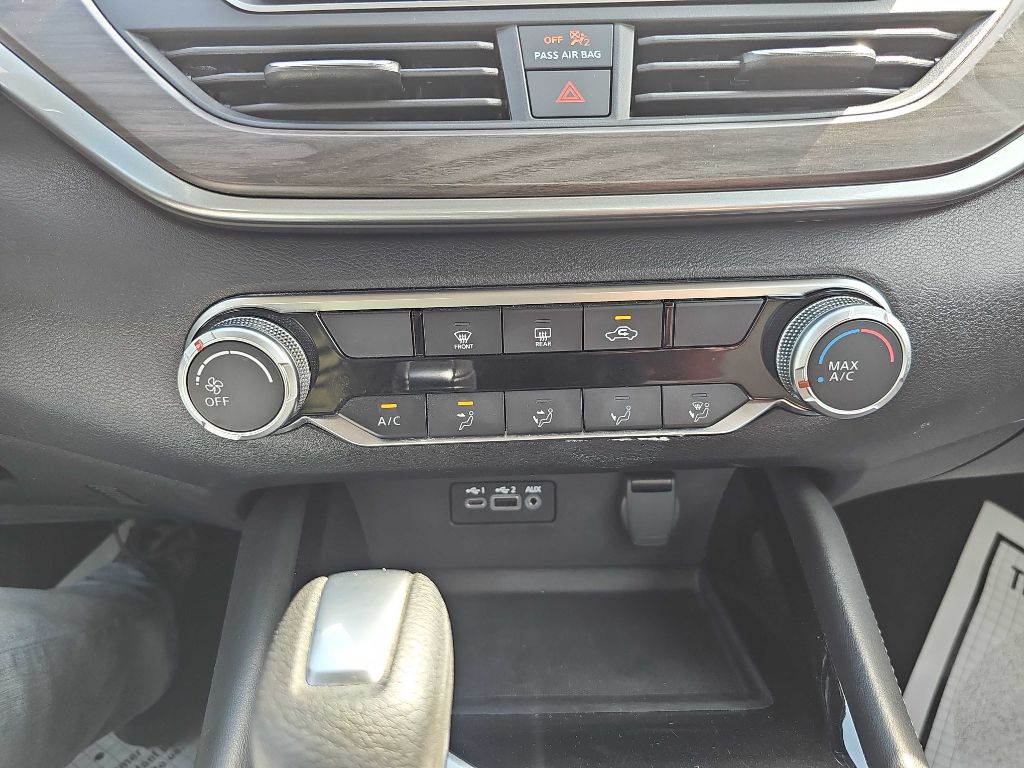 Vehicle image 35 of 36