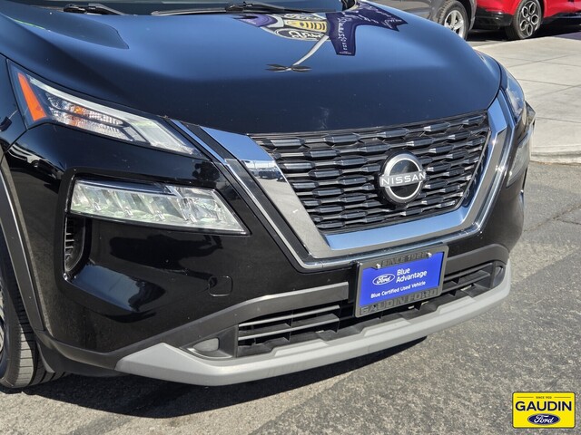 2023 Nissan Rogue SV Image 3 of 24
