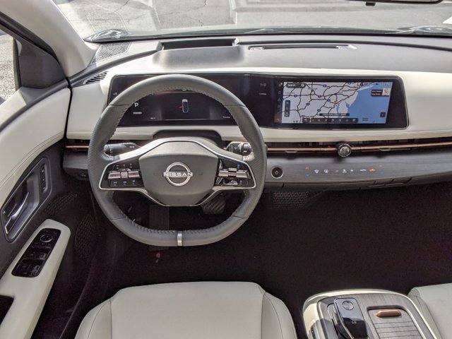 Vehicle image 17 of 31