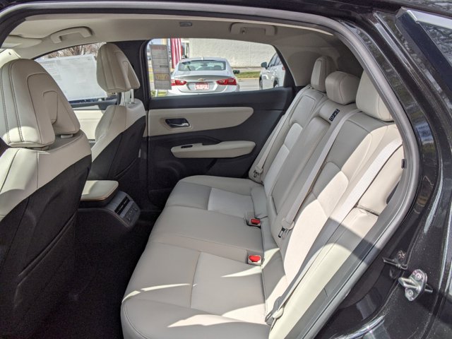 Vehicle image 14 of 31