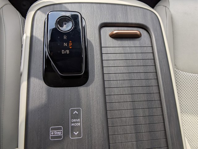 Vehicle image 25 of 31
