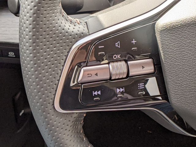 Vehicle image 23 of 31