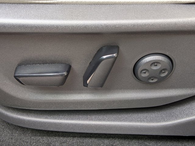 Vehicle image 21 of 31