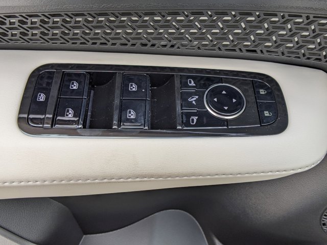 Vehicle image 19 of 31