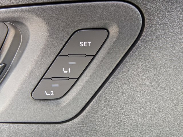 Vehicle image 20 of 31